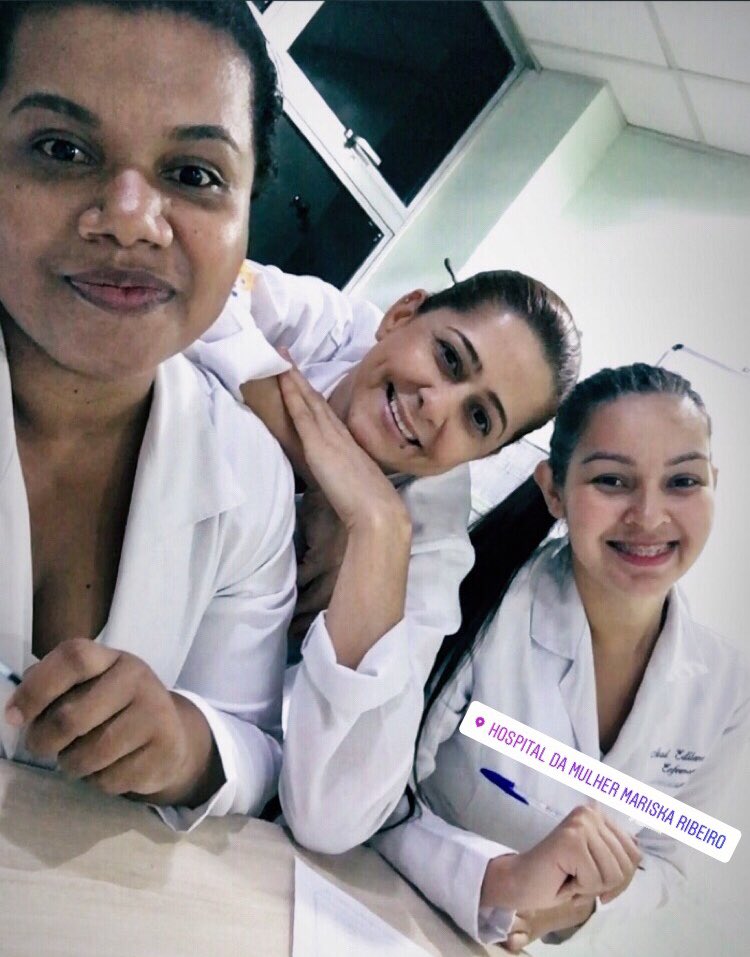 Daifaustt's tweet photo. Uma equipe cheia de olheiras , mais com coração cheio de gratidão 🙏💉💊 #Enfermeiras #HMMR https://t.co/StpEl1bbtF