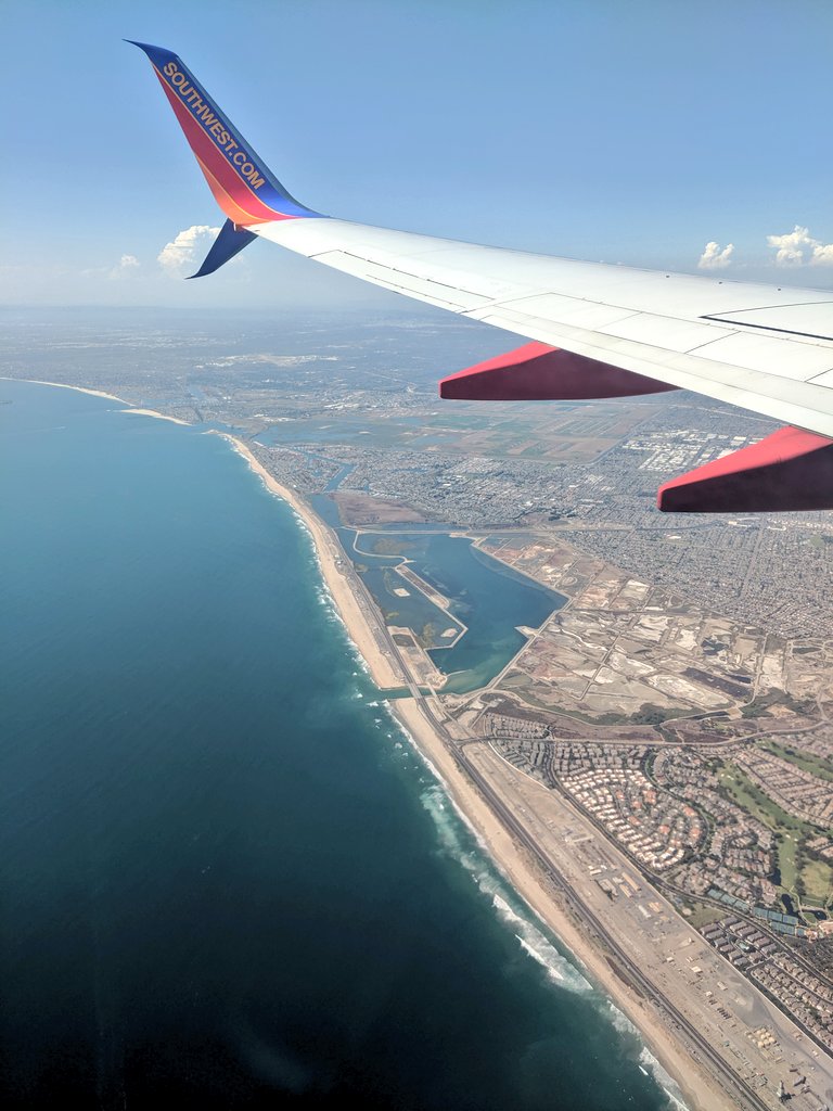 EKHealth's tweet photo. A few 📷 of the beautiful view as we ✈️ to #OrangeCounty for @cwcrc 2019. Lovely California ☀️!
@JohnWayneAir @SouthwestAir
#aviationphotography
#aerialphotography
#cwcrc19 #cwcrc2019 #boeing737 https://t.co/Hd5xtfl9G2