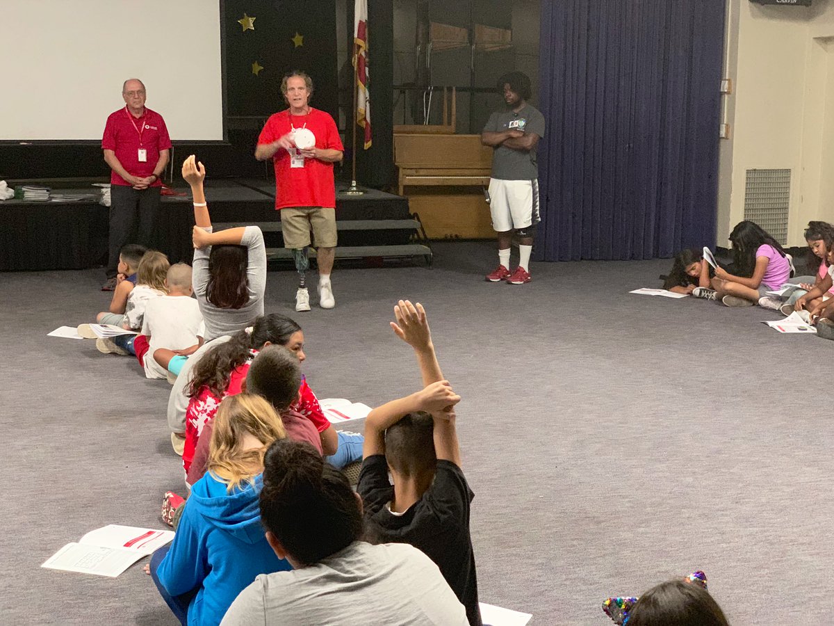 Bancroft_ESS's tweet image. Thank you @RedCross for coming out to our program and teaching our students the importance of emergency preparation! #ESSRocks #LMSVHeart #PillowProject