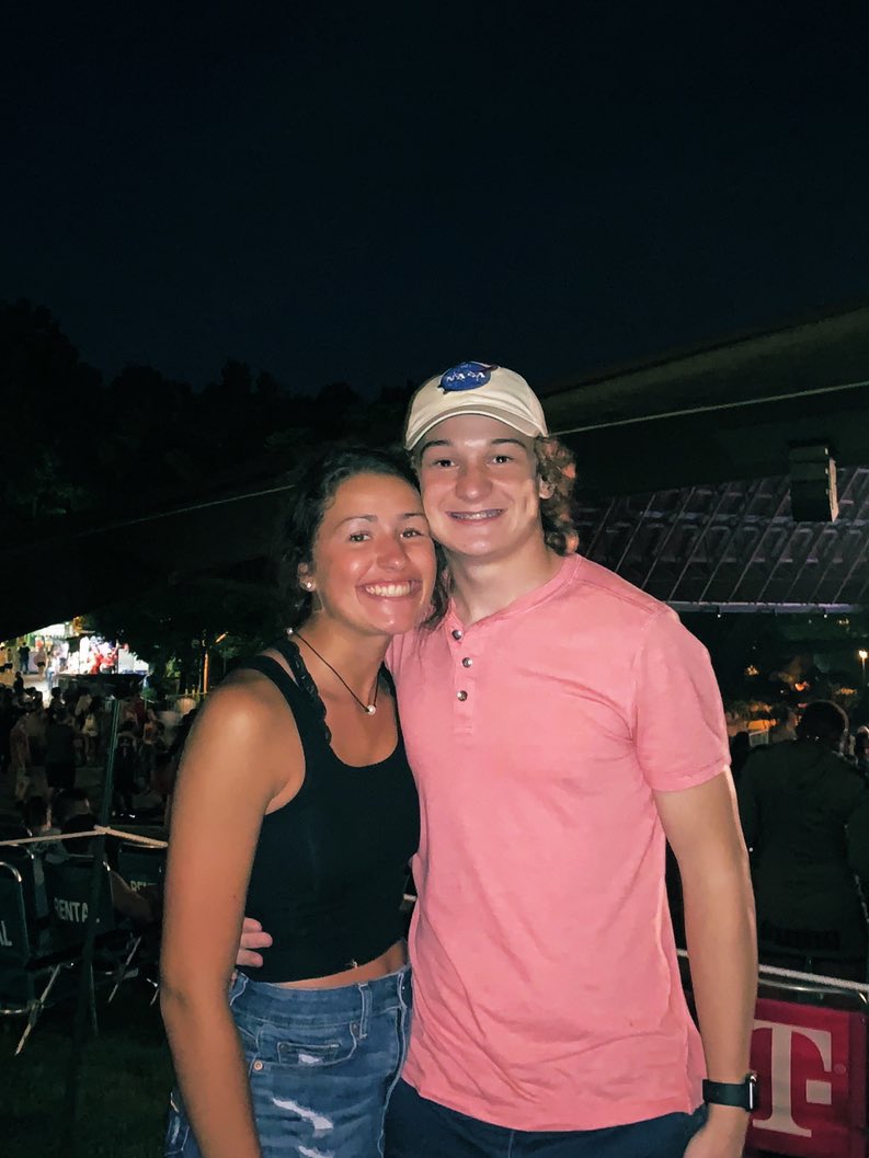 Ndrew_Rad's tweet photo. Vote for Me and @briannadoctor13 for Homecoming Court #SheIsGorgeous https://t.co/BJX2HfUM0G