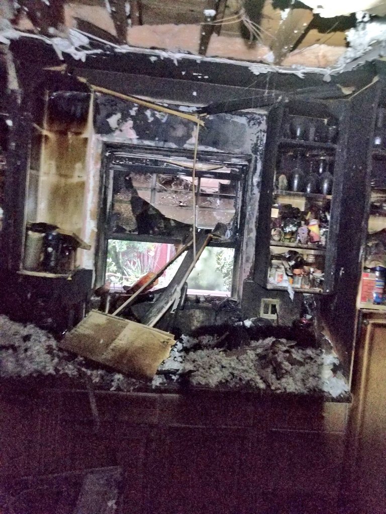 antoniodivine's tweet image. Exploding transformers and falling power lines. That's how we lost our #home due to an #electrical #arcing #fire during #HurricaneIrma. So bad weather &amp;amp; sparking transformers really do a bad job on my mind.