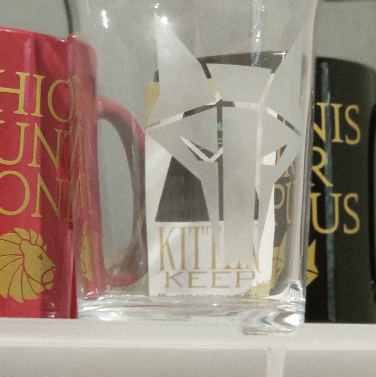 kittenkeepdsgns's tweet photo. Two mugs and an etched pint glass off to new homes where they'll certainly be filled with *necessary* beverages!

#kittenkeepdesigns #redrising #piercebrown #sonsofares #howlers #housemars #etchedglass #coffeemug #coffeelover #vinyldecal #etsy #etsyshop https://t.co/CPda6NqfbG