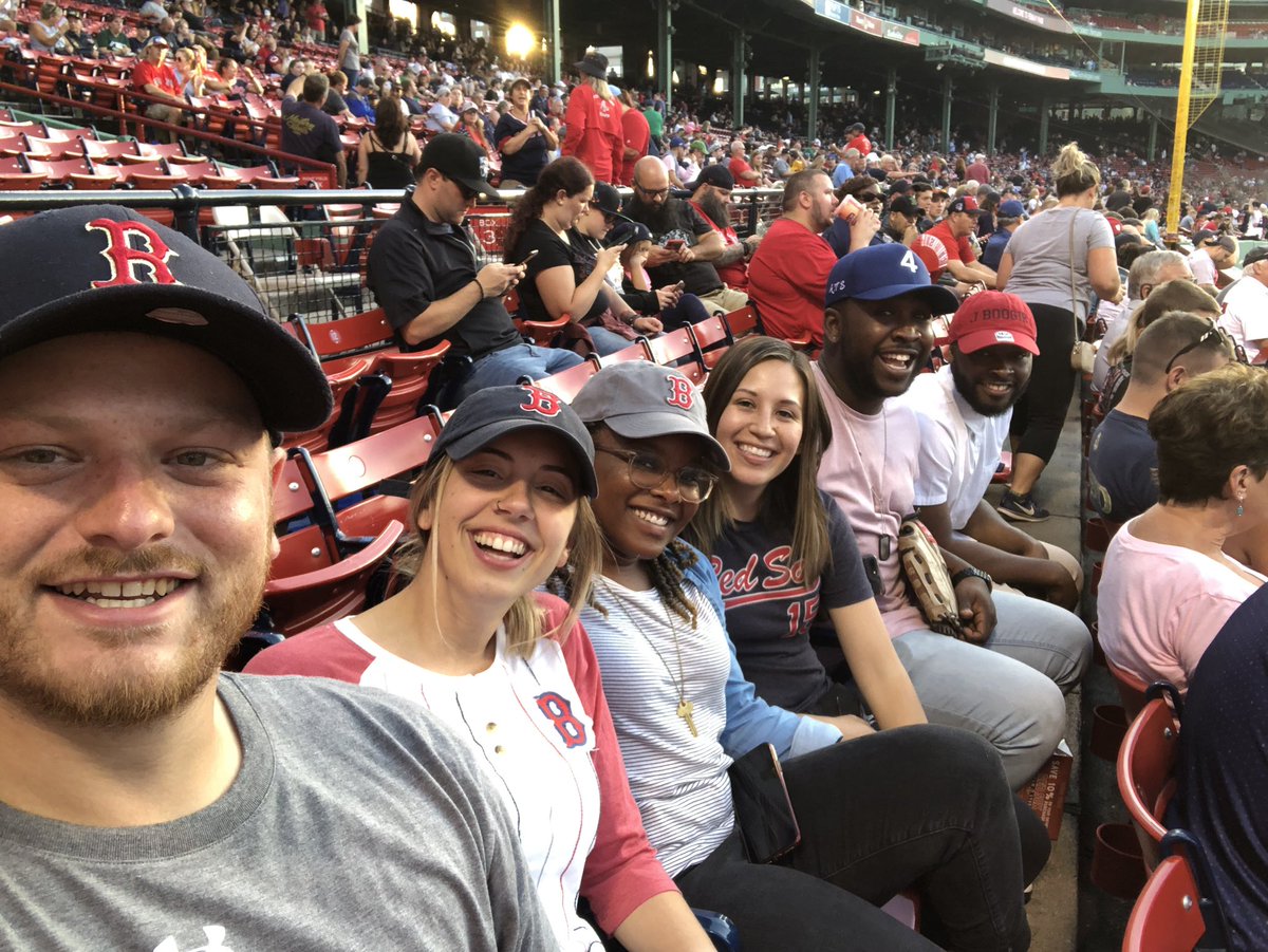 ERBanLegenDAIRY's tweet photo. #myfenway with the fam ⚾️ https://t.co/qbh3OxqA8s