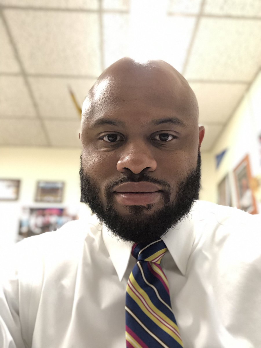 MLHarrisIII's tweet photo. This is what the 1st day of school looks like as you kick off year 15 as a Professional School Counselor! #Educator #NNPS #AimHigh #ExceedingAverage #BeardGang https://t.co/Cb90Rm5EL5