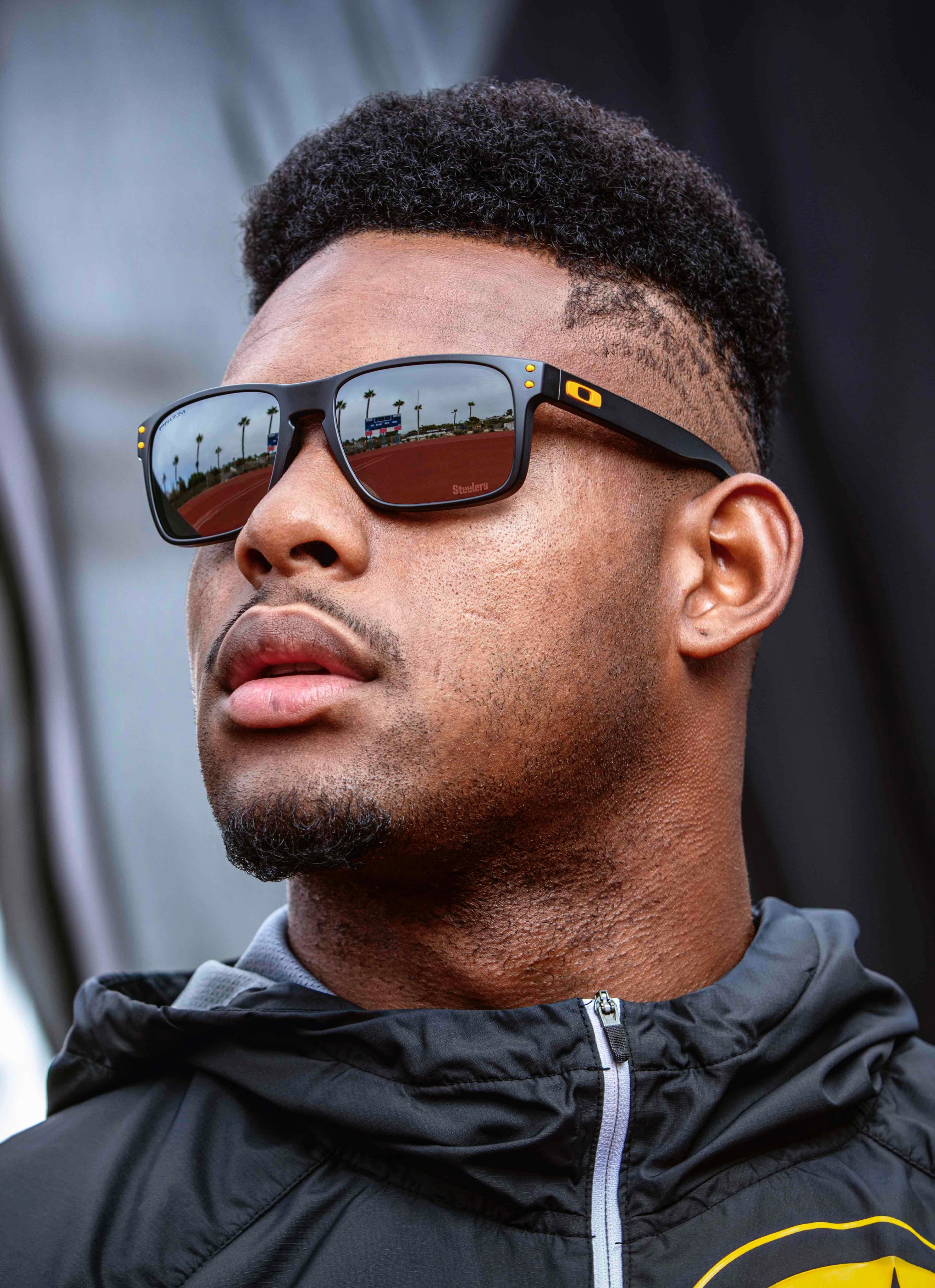 Oakley on X: 'Get your game face on. The Oakley @NFL Collection. Available  for all 32 teams. #OakleyPrizm    / X