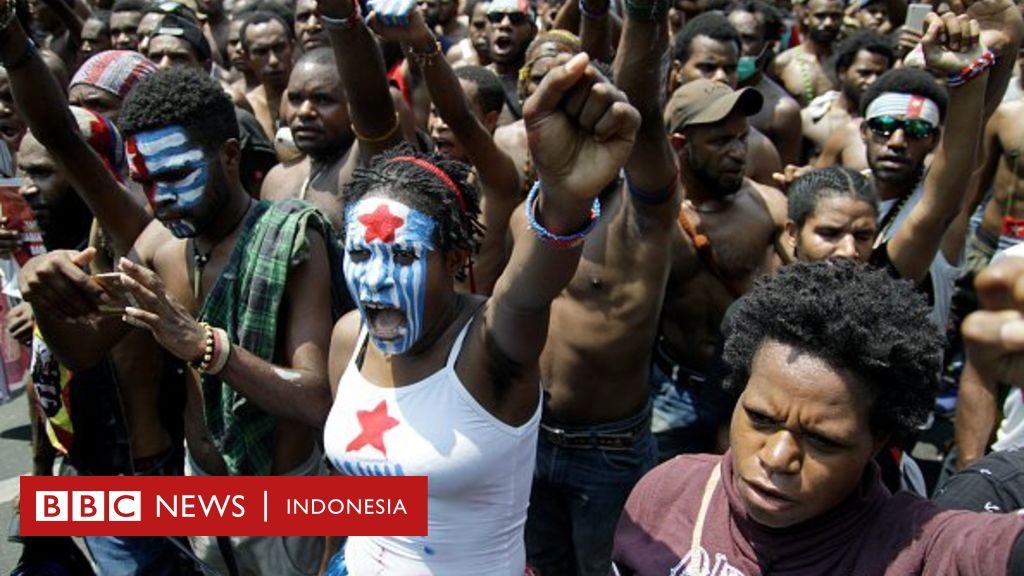 BBCIndonesia's tweet image. Langkah pemerintah membatasi wartawan asing ke Papua dan Papua Barat disebut tim kajian sebagai &quot;tidak konsisten&quot; bbc.in/2zMtCsX