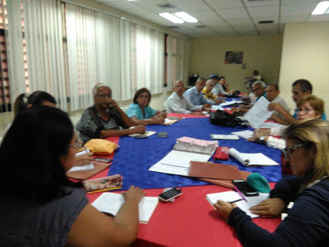 LaidelyPsuv's tweet photo. Equipo de @ZonaEduTrujillo y miembros de Organizaciones Sindicales en Mesa de trabajo en cumplimiento y funcionamiento del Comité Regional de Evaluación y Seguimiento del #CCUU #VenezuelaUnidaYLeal 
@NicolasMaduro
 
@psuvaristobulo
 
@MPPEDUCACION
 
@RangelSilva4F
 
@GobTrujillo https://t.co/UZZrWSF56X