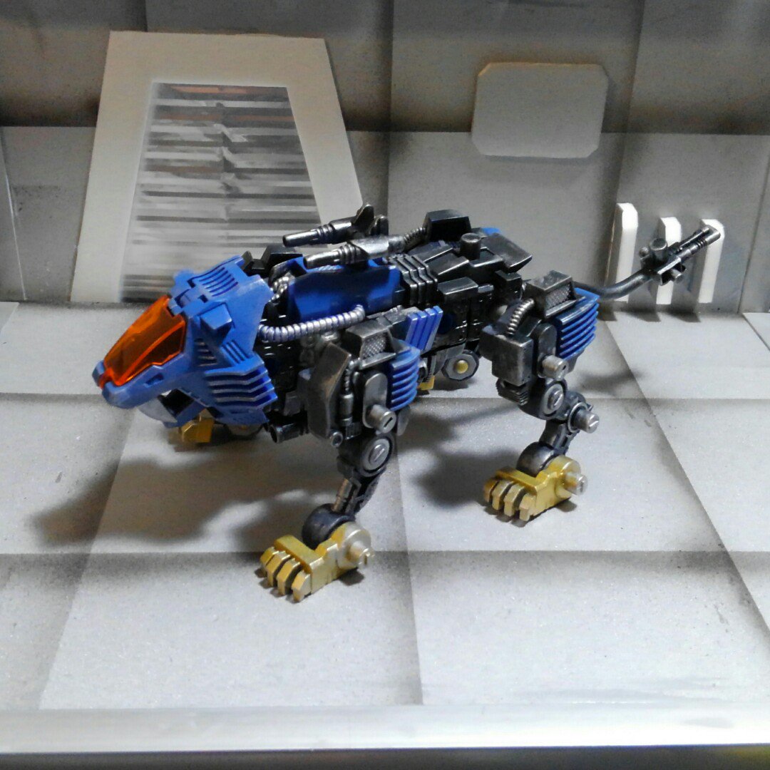 徳永玲 ゾイド 本日がアニメ ゾイド Zoids 周年なのでシールドライガーブロックスを 新装版機獣新世紀ゾイド1巻の表紙のイメージに近付けるべく各部のディテールを減らしつつ形状変更してます 徳永玲 ゾイド 本日がアニメ ゾイド Zoids 周年なのでシールドライガーブロックスを 新装版機獣新世紀ゾイド1巻の表紙のイメージに近付けるべく各部のディテールを減らしつつ形状変更してます