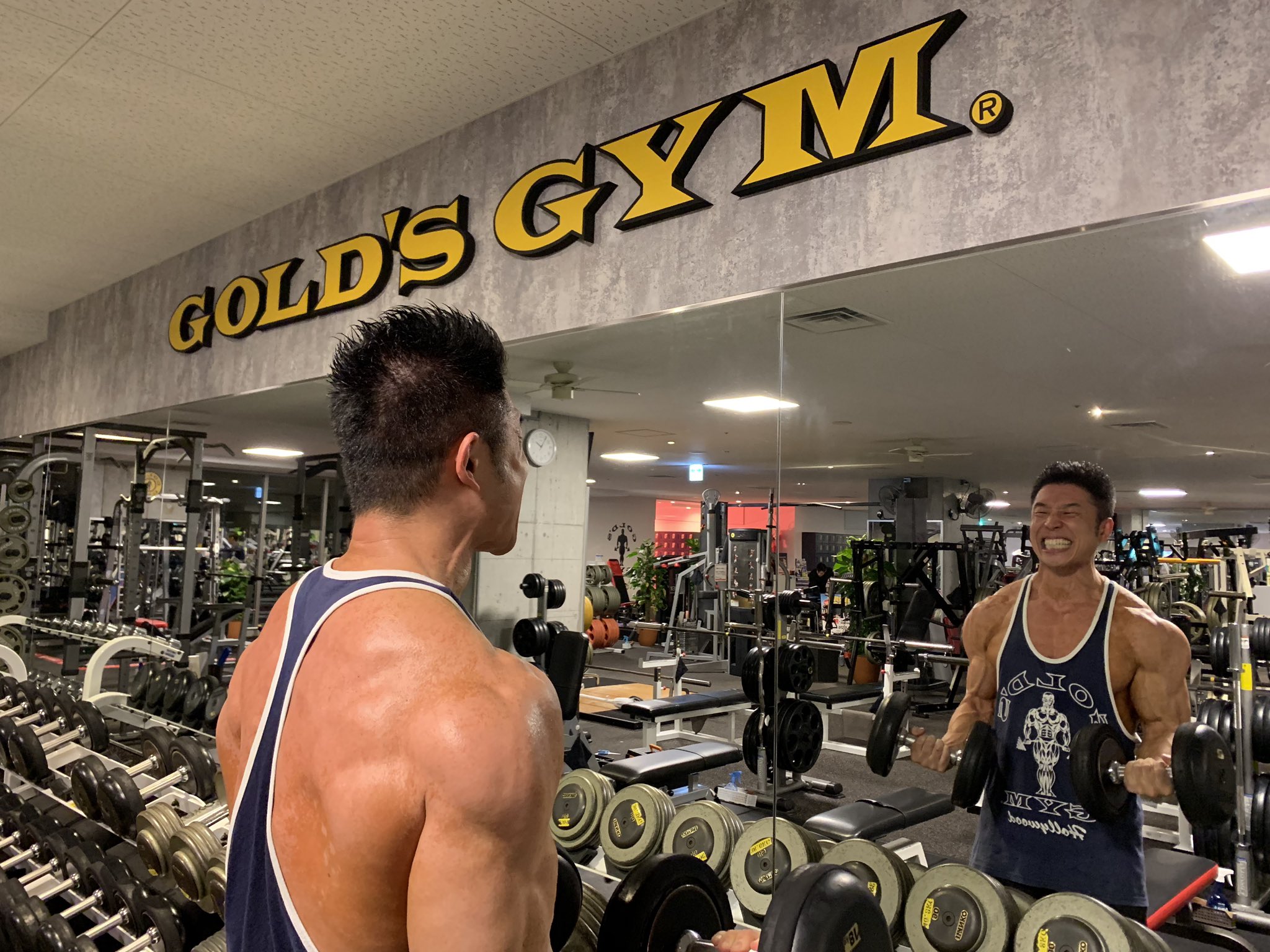 なかやまきんに君 8月5日にグランドオープンしました ゴールドジム博多リバレインさんにて背中のトレーニングを行いました 来年に向けて背中を強化 Tryon トライオン というグリップは日本初上陸です 刺激入りまくりです パワー T Co