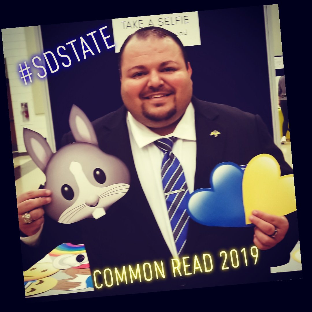 FUAIII's tweet photo. 📚💻🤓📱📖 #SDState #Technology #GoBigGoBlueGoJacks  #SouthDakotaStateUniversity #SDSUJackrabbits #CommonRead2019 #Irresistible #AdamAlter https://t.co/7oRERVT3LF