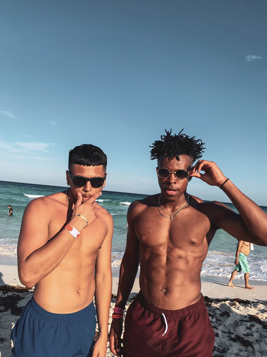 Amedlugo_'s tweet photo. C A N C U N https://t.co/qGD99nlwwj