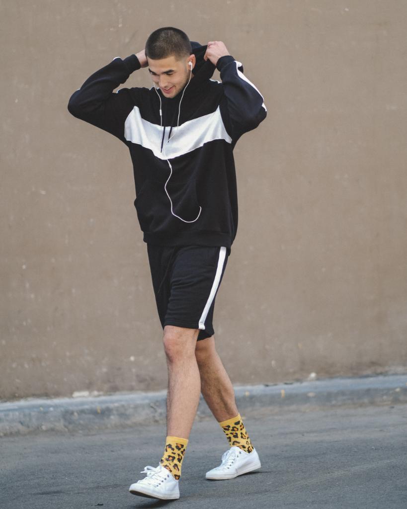 hmphilippines's tweet photo. On or off the court, this should be your basic item must-have: THE HOODIE.  #KobeForHM #HMStyleToPlay 

Hoodie at PHP 899 https://t.co/zObLmDbZ20