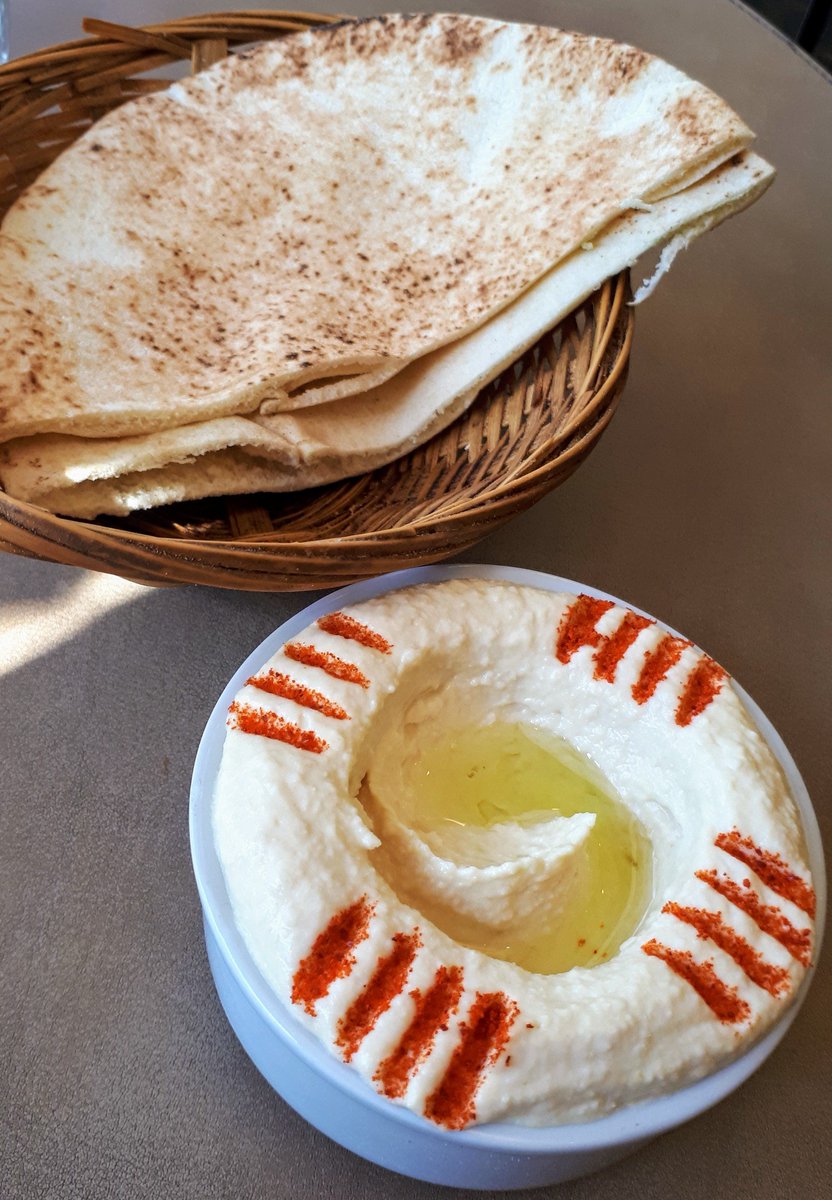 barbaraberenice's tweet photo. Siempre hay que ir a @AlRawshe, donde está la mejor comida árabe en Buenos Aires. Entrada:
#hummus 💎 https://t.co/OO4F9LiOoB