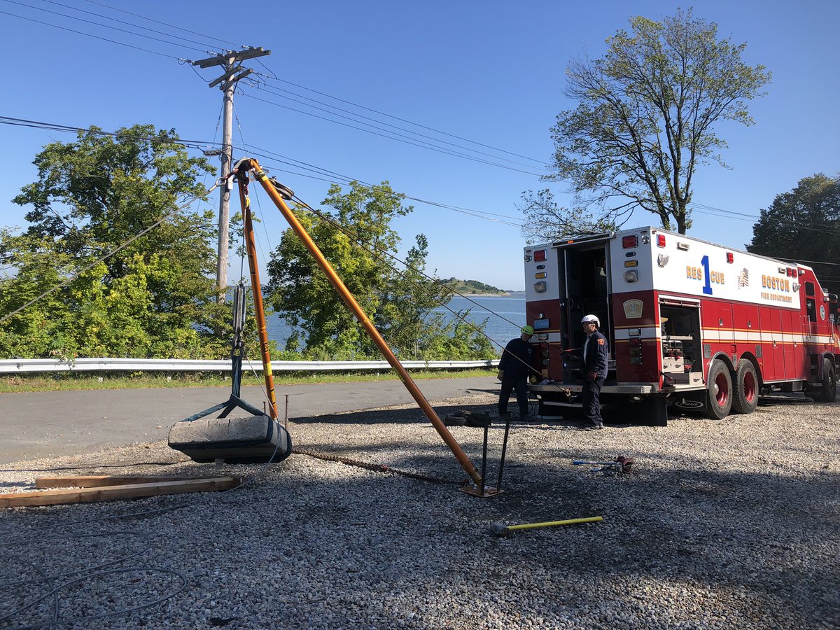 BostonFireTR's tweet image. A little Breaking and Breeching for Division 1