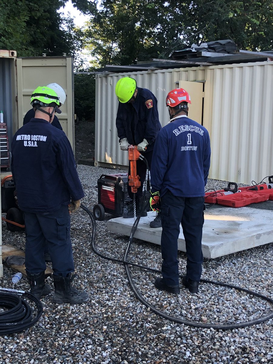 BostonFireTR's tweet image. A little Breaking and Breeching for Division 1