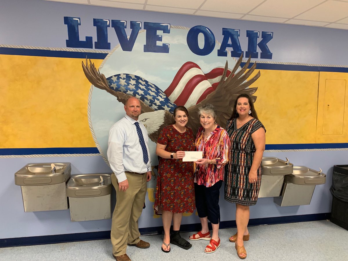 Ms Crochet with a Deborah Rochelle grant for a STEM room at LOJH!!!
#LOJHEAGLES
#Thankful
#LivingstonMADE