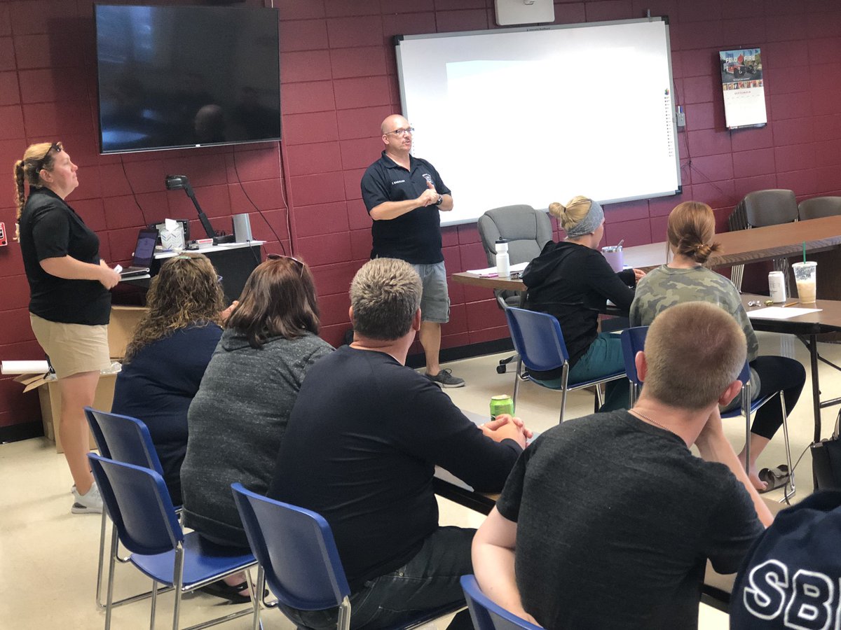 MsideMustangs's tweet photo. 🐴 @MsideMustangs in the community - Head athletic trainer Katy  Burford delivers a presentation on EMS and concussions to a multi-department crowd at @SB_FireRescue #MsideProud #RollSide @MorningsideEdu https://t.co/PPEtq7paE0