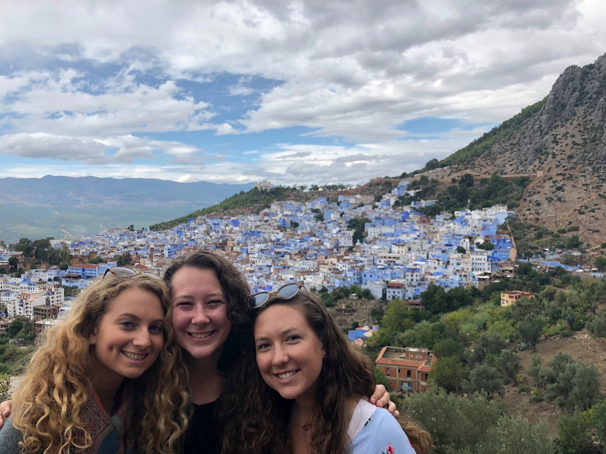StudyAbroadSJU's tweet photo. What’s better that reuniting with hawks after summer break? ... Studying abroad with them!

Come to the Study Abroad 101 session to learn more about study abroad opportunities ~This Thurs 9/5 at free period, MV 123~ https://t.co/dfedK9PQYJ