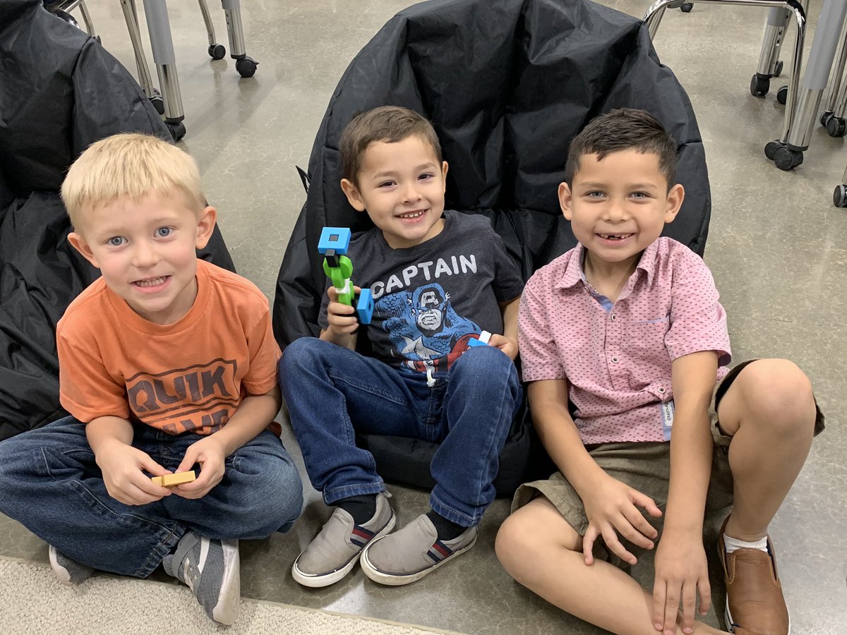 TorresEdith24's tweet photo. The first weeks of kindergarten are always so incredible!! It is such a privilege to be able to witness the ways in which they are forming connections and building relationships with one another! So proud of them and so excited for what the rest of the year will bring! #LRSLobos https://t.co/4tEoI6mLKm