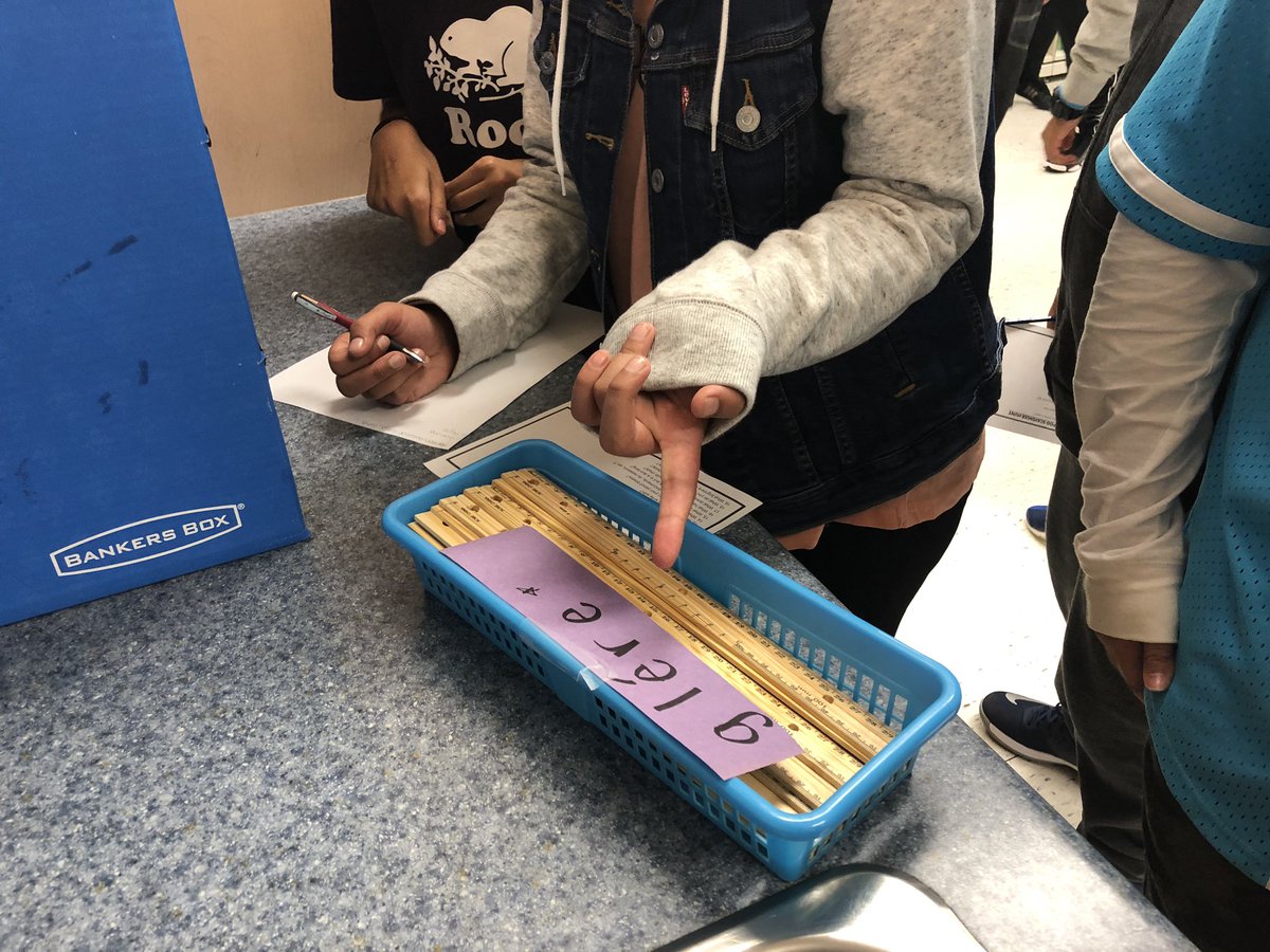 MsVisentin's tweet photo. We welcomed 8A/8B into their Grade 8 homeroom today👩🏻‍🏫 They familiarized themselves with our classroom through a scavenger hunt🔍, and met new classmates/said hi to old ones 🤓 @SunnyViewMS @mscaccavella #teambuilding #podlife https://t.co/4raytEhe0R