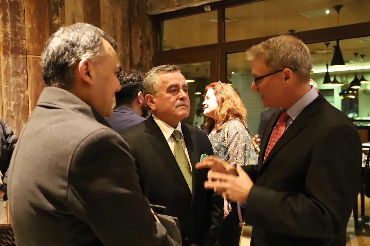 El alcalde Ramón Bahamonde participó del encuentro de representantes de alto nivel de la embajada de Estados Unidos con actores regionales para potenciar lazos de cooperación.

El jefe comunal se reunió con el encargado de negocios de la representación norteamericana Baxter Hunt.