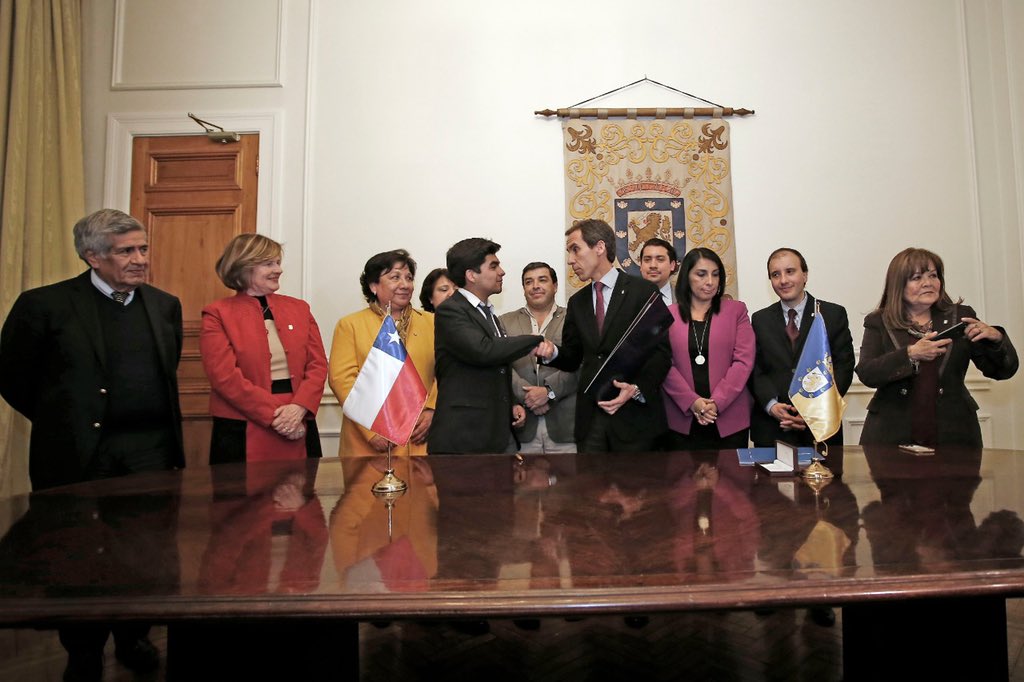 AlessandriFelip's tweet photo. El diálogo es el camino para superar los obstáculos.Hemos ido recomponiendo las confianzas al interior del Inst. Nacional y hoy firmamos un acuerdo c CEIN x su modernización y la no violencia.Queda mucho x hacer, pero vamos x buen camino. A trabajar para cumplir los compromisos! https://t.co/7AeBFDwLG1