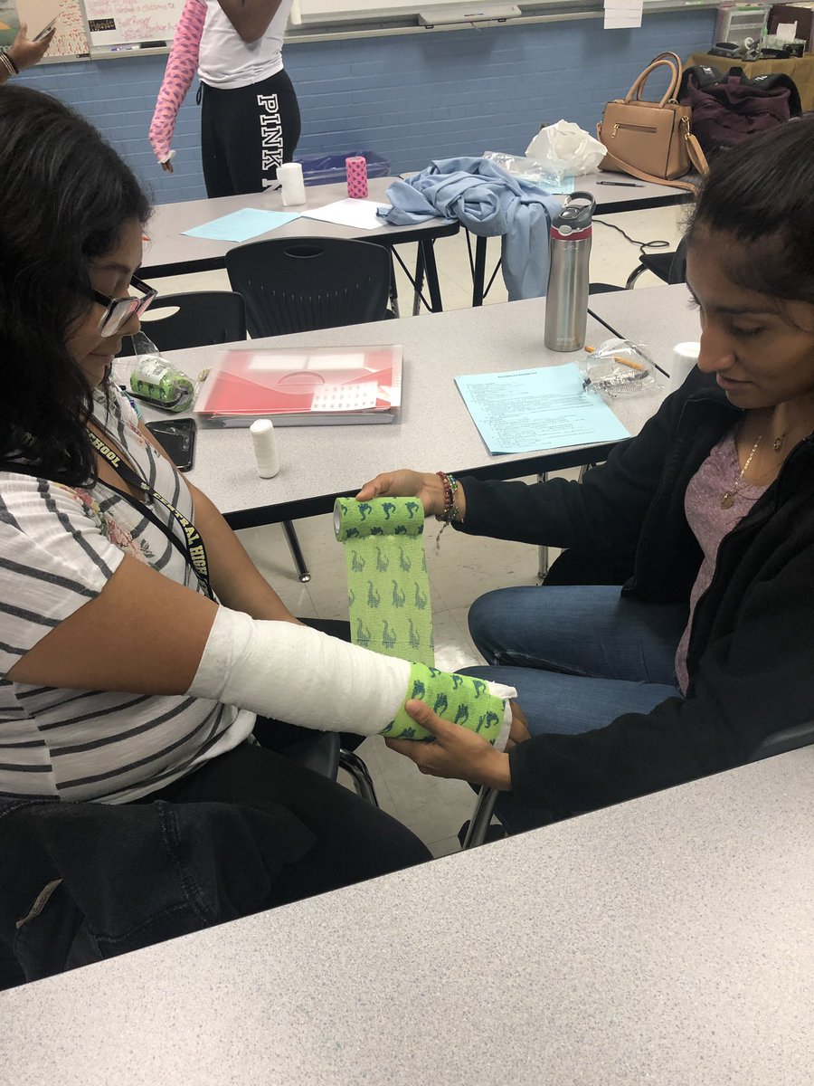 CHSCooksey's tweet photo. Last week @LouisvilleCHS veterinary science seniors learned the principles of bandaging and today they applied those skills on each other. #wrapitup #numbfingers #isitbroken @CentralMagnets https://t.co/yW55Pt2bVp
