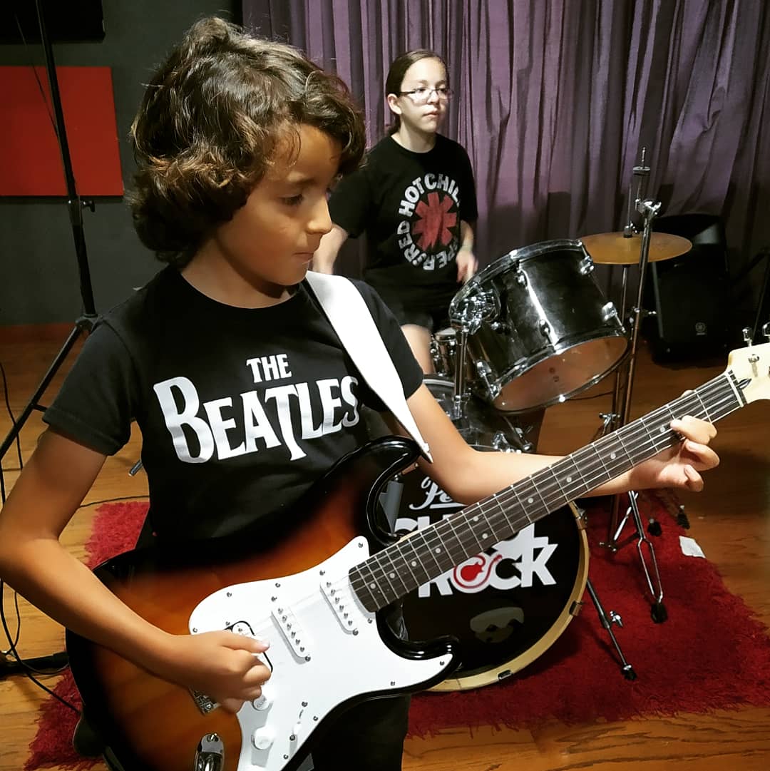 schoolofrockgdl's tweet photo. La música nos transforma, nos hace mejores ⚡ https://t.co/8SVOybfrwS