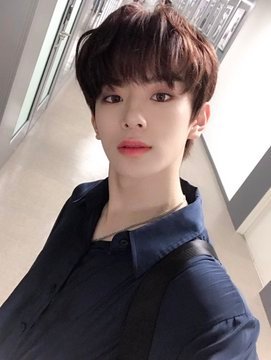 veriverybrasil's tweet photo. [#TRAD] 23.08.19 - Atualização no Twitter 
@by_verivery

[#KANGMIN]
VERRERs !! Vocês fizeram muito bem hoje também ㅎㅎ
Boa Noite 💙
#VERIVERY #베리베리 #베러 #DescanseBem💙 https://t.co/QpOO6AL1ye