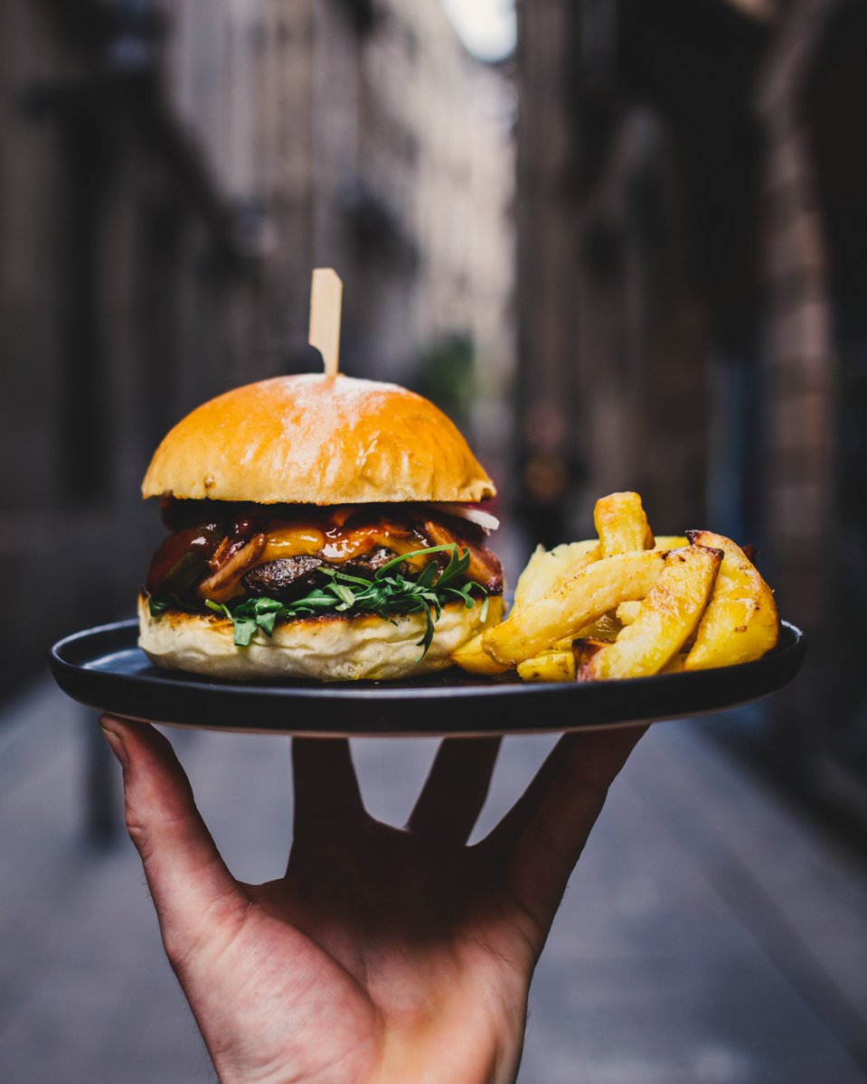 AngusBrands's tweet photo. For our food service customers, it's time your customers try a burger patty that's so juicy it's kind of embarrassing. Angus Brands' #PubPatty is the original hand-smashed burger. Ask for a free sample today. #WhereQualityMatters https://t.co/cmYmz42JqV https://t.co/sN87sldME7
