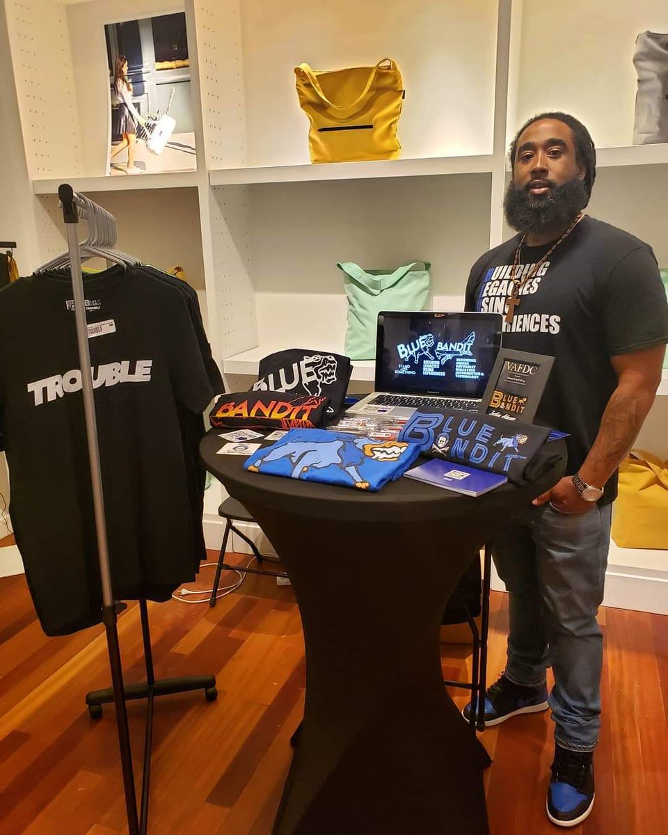 DesignersVa's tweet photo. @bbeshop757 AT The #VAFDC Pop-up Shop - Check Out Their Website https://t.co/cQNI8Q0kad For All Their Products
_
Photo Cred: @wallflwer_photo
_
#VAFDC #757 #network #brand #fashion #style #urbanwear #shop #bluebandit #kotd https://t.co/p1R7znpbpq