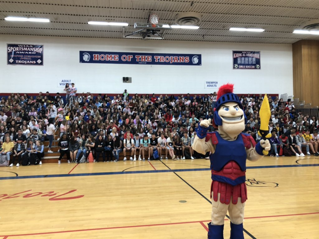 TremperActivit1's tweet photo. What a great first day!!! Welcome freshman! So excited to have you all as part of our Tremper family! #trempereverywhere #kusdfirstday #kusdproud https://t.co/3gVHcwLJwU