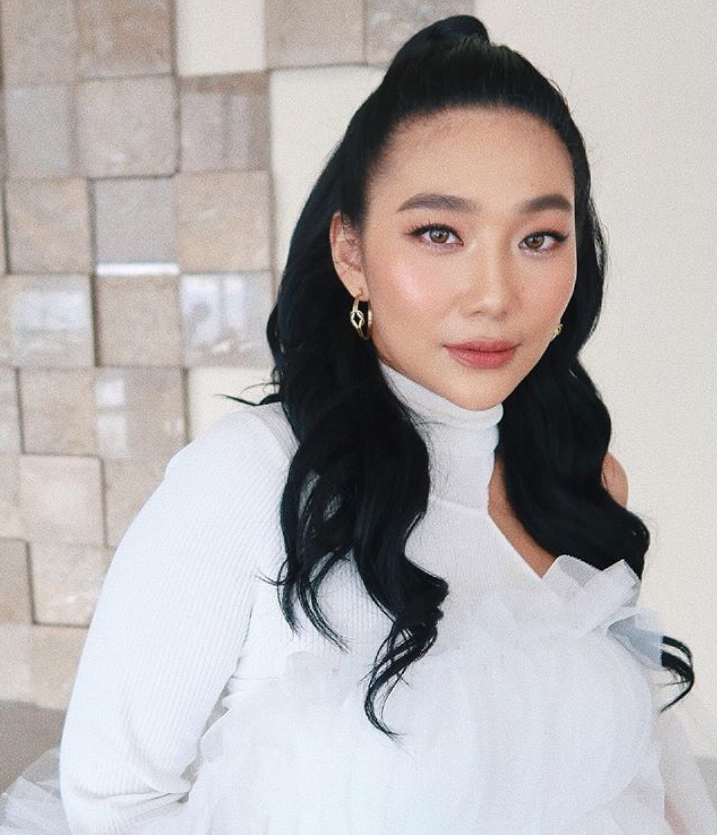 raizacontawiph's tweet photo. If you missed the #CosmoBeautyCon last Sunday, hereβs a video of Rai Contawiβs LISA makeup transformstion segment! https://t.co/asH2nmx6yI https://t.co/K7o3Ucc3uq