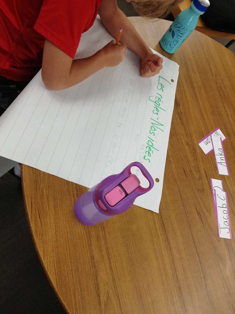 MmeKWiley's tweet photo. A great start to our first day back. Nous parlons francais!! #groupwork #learningfrench #grade2fi #grade3fi #HDSBfirstday @brucetlindley @HDSBFSL https://t.co/N13bH6gxBM