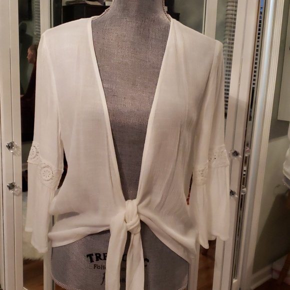 LightningClaud's tweet photo. So good I had to share! Check out all the items I'm loving on @Poshmarkapp #poshmark #fashion #style #shopmycloset #cedriccharlier #alythea #xhilaration: https://t.co/664FKuXY4h https://t.co/Iy1bzkfNEt