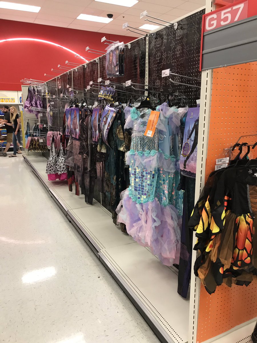 highdesertpixie's tweet photo. Halloween Time. Lots more costumes this year. Come get your scare on #2260 https://t.co/OHxHTUeXv5