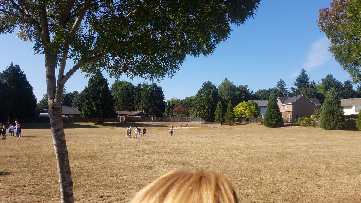 MsThompsonsRoom's tweet photo. First day recess and glow bracelets to bring in the new school year. @WoodwardEagles #FirstDayOfSchool2019
#ttsdlearn https://t.co/BOsR0k7LaJ