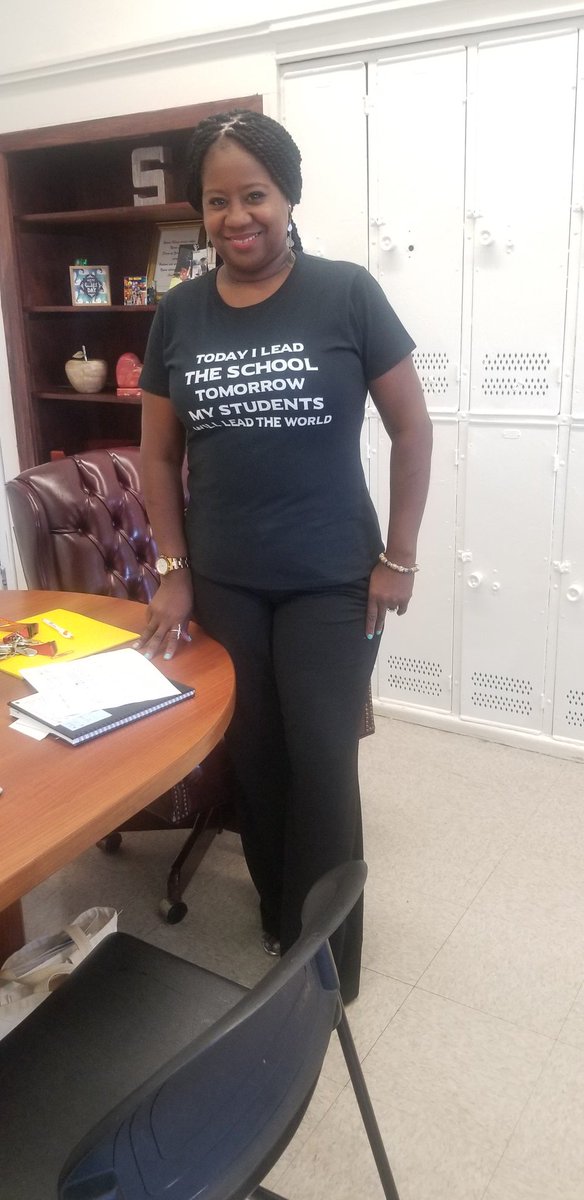 TheGoodDr719's tweet photo. Wonderful day meeting my teachers and staff!! Loving forward to a great year and doing the work! https://t.co/zIux8JTlSY