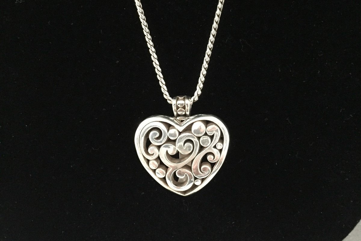 MimisJewlryBTQ's tweet photo. Brighton Silver Heart Pendant Lanyard Badge Holder Vintage Art Nouveau Designer Signed Teacher Gift for Her Collectible #SilverHeartPendant #BrightonSilver
$54.00
➤ https://t.co/Y0nIpqmQq6 https://t.co/8QEP2hyBBK