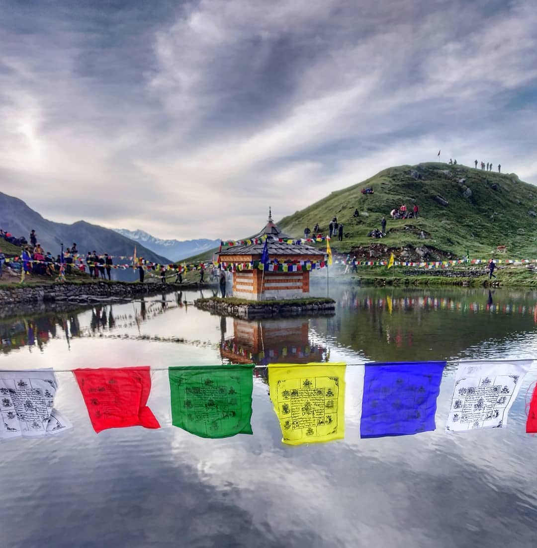 shimlalocal's tweet photo. 'Yulla Kanda is the highest Krishna's temple in the world' and is one of the highest altitude lakes of Himachal Pradesh

📸 @manik_choudhary

📍 Yulla Kanda | Kinnaur

#Shimlalocal #incredibleindia #natgeo #bbcearth #travelindia #blogger #travelindia  #bbcearth #shimadi  #shimla https://t.co/ADlkoFmpq1