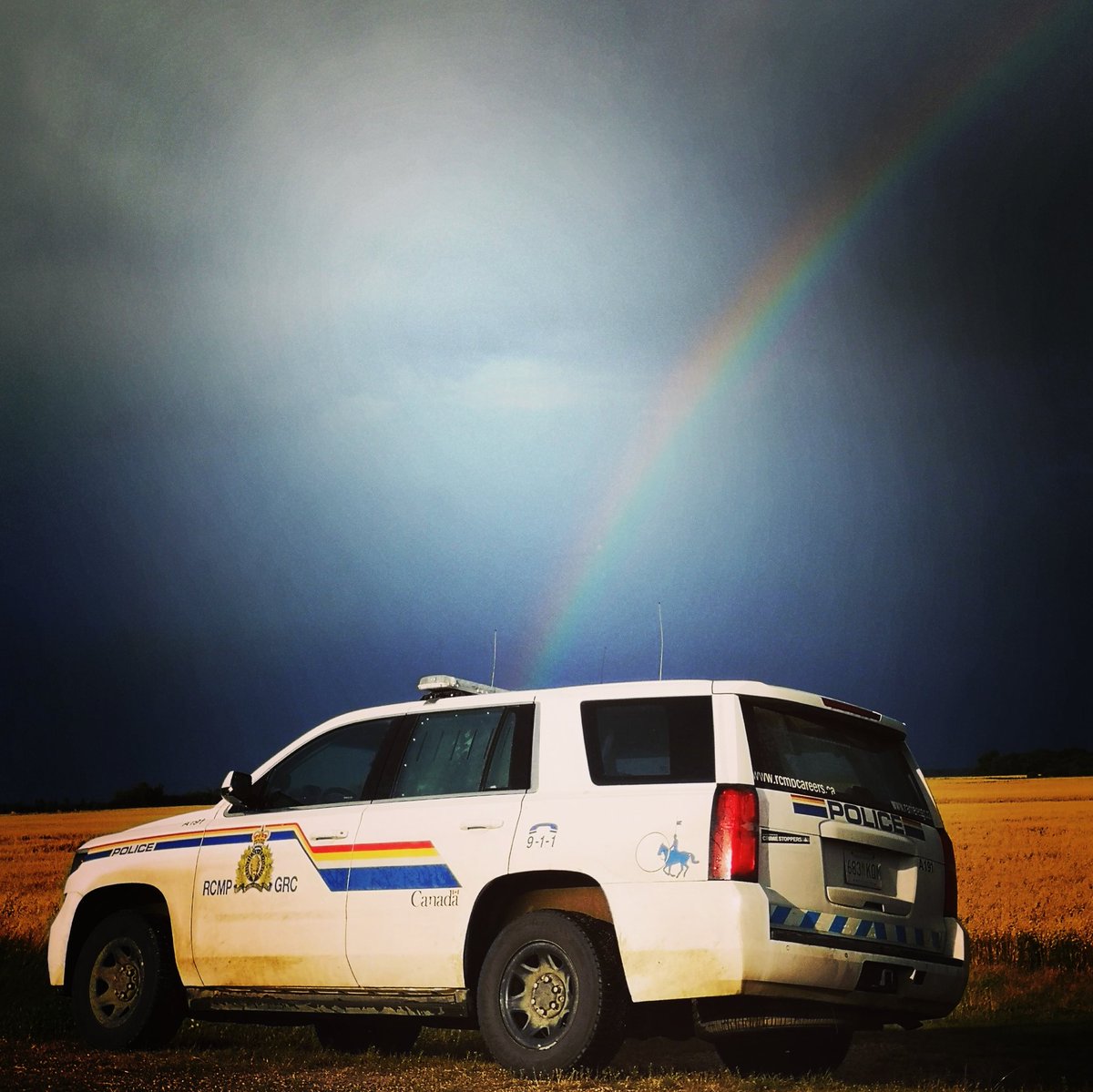 Jcrewe05's tweet photo. Have you ever wondered where Police Cars get the red and blue lights from🤔

#FillingTheLightBar 
#BadJokes #RCMP #Mountie  #MountieLife #Police #PoliceCanada  #IGotYourBack #BestJobEver  #Rainbows #HelpingOthers #Canada #ILoveMyJob #CanadianSheepdog #CommunityPolicing #Smile https://t.co/FalXWjHF6G