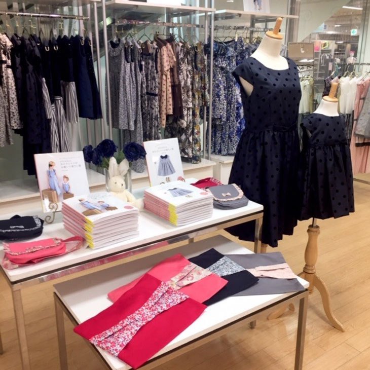 Uzivatel 西武池袋本店 Na Twitteru おそろい服でお出かけを楽しもう Doudou ドゥドゥ の期間限定popupshopがオープン 会場には秋のお出かけやイベントシーンに活躍するワンピースやスカート シャツが勢ぞろい 9 4 水 10 火 6階 北a3