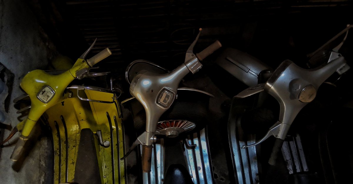 agil_warhol's tweet photo. Gudang ku sekarang angker. Banyak penghuni nya hehe gak gak guyon
#vespa
#vnb
#vglb
#veloce
#hela https://t.co/RZn9Zo5WQ5