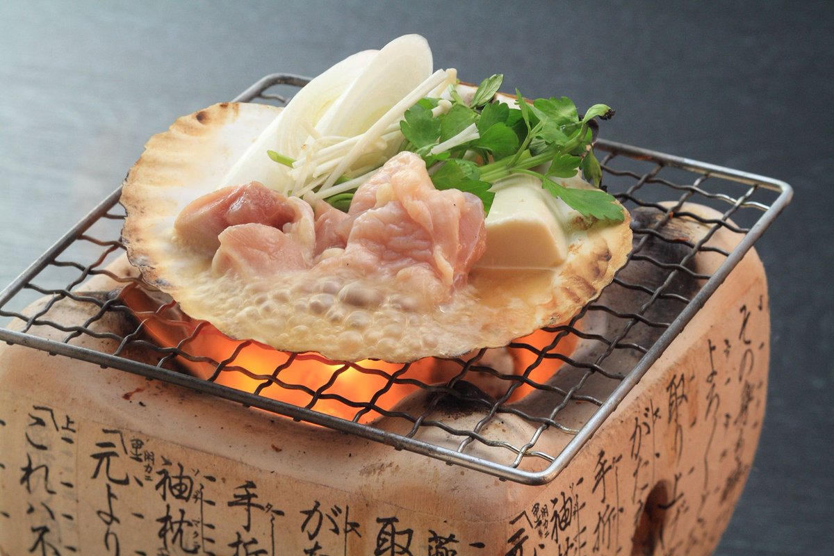 ট ইট র あきたびじょん ご当地グルメ 秋田の郷土料理 かやき 元々 大きな貝殻をを鍋に見立て 食材を調理した料理で 貝焼き が訛ってその名で呼ばれるようになったと言われています 第６回秋田かやき祭り 期日 ９ 28 29 場所 秋田駅前
