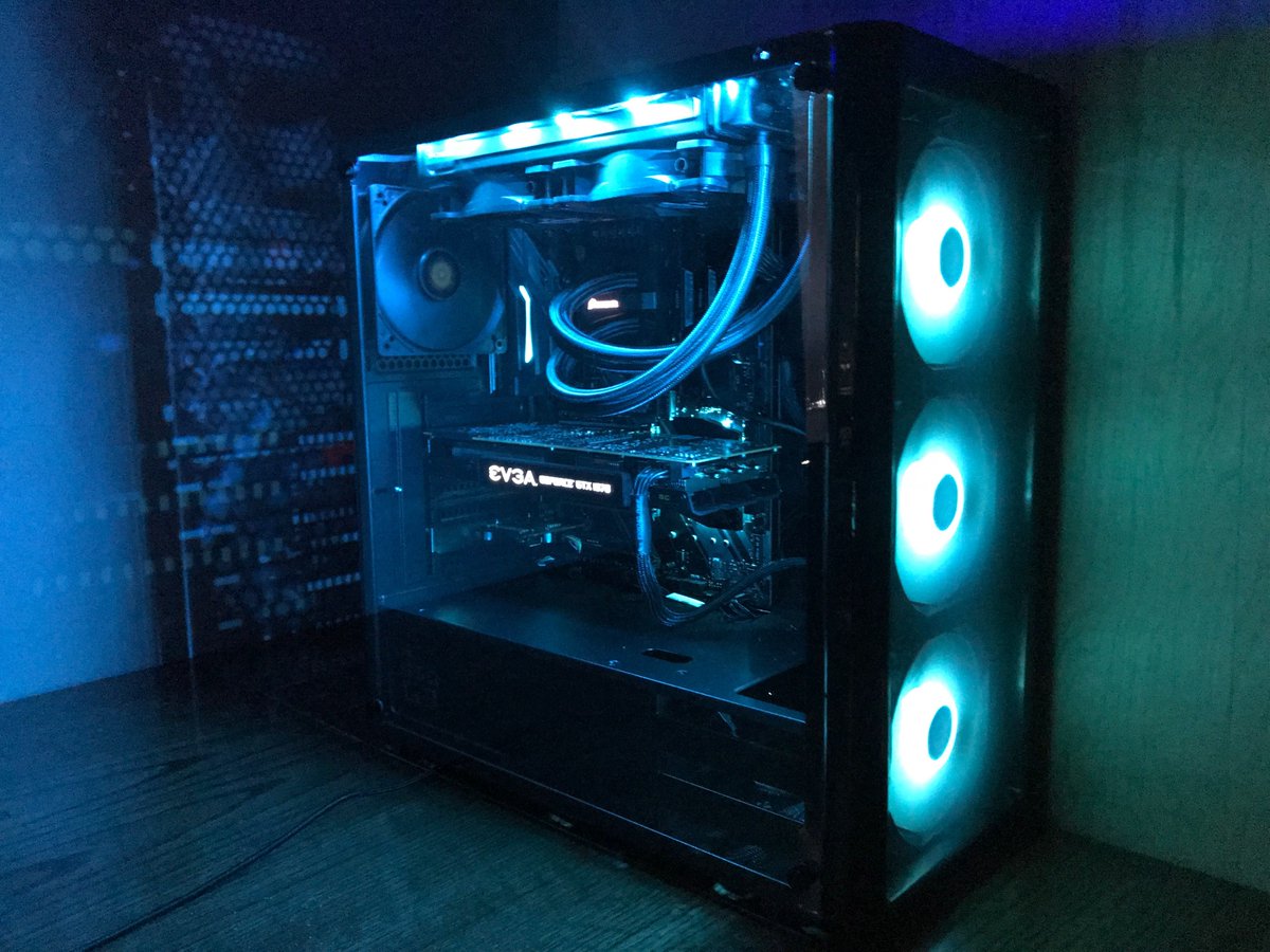 CntrlSwitch's tweet photo. Kicking off my new twitter account by sharing some pictures of my PC setup. Backgrounds need to be approved by my daughters 😃 https://t.co/muZgOb3Hjw