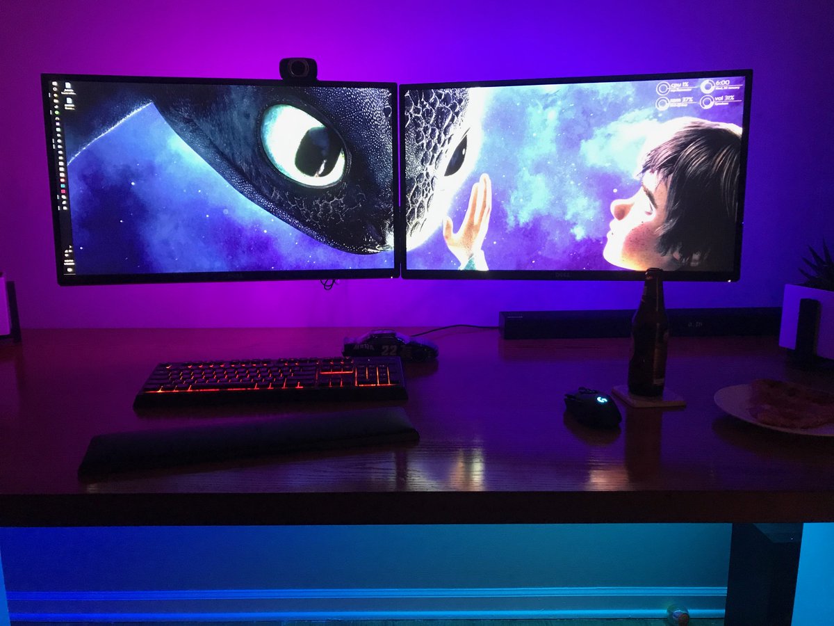 CntrlSwitch's tweet photo. Kicking off my new twitter account by sharing some pictures of my PC setup. Backgrounds need to be approved by my daughters 😃 https://t.co/muZgOb3Hjw