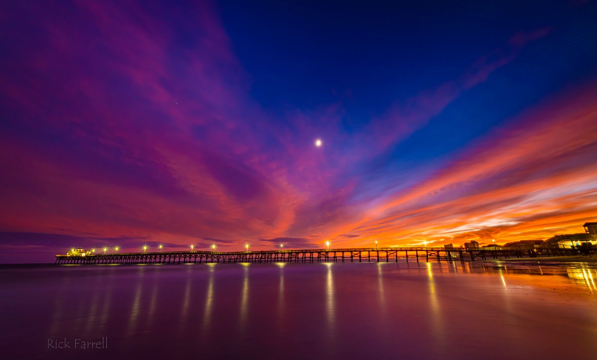 EdPiotrowski's tweet photo. Closing out the night on twitter with this beautiful sunset from Cherry Grove this evening. So peaceful.  Thank you, Rick Farrell! #scwx #ncwx https://t.co/xMHJfvA5Bx