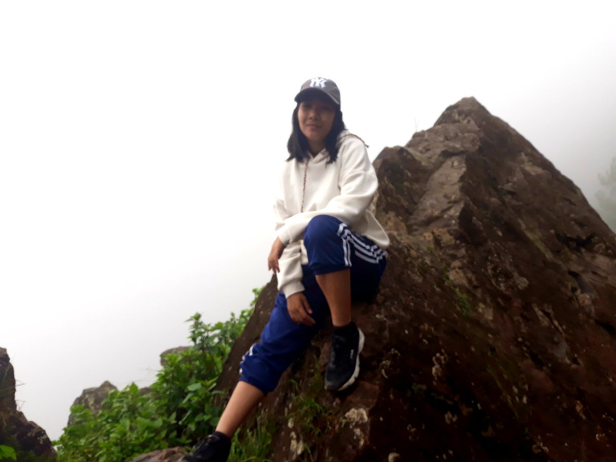 rizzamaetrix's tweet photo. I survive Mt.Ulap !!!🌬☁️🥰⛰
#ItogonBenguet
#Mt.Ulap2019 https://t.co/eYfkmnhkvF