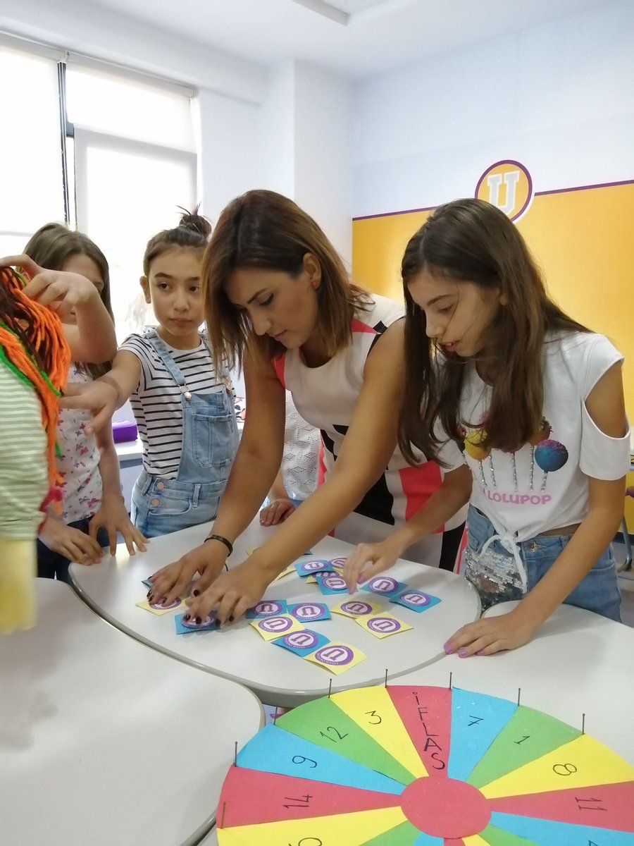 GzdeSultanARSL1's tweet photo. 5-B sınıfımız da Reçel ile tanıştı, kelime oyununu birlikte oynadı☺️Yaşasın Türkçe🥰Yaşasın eğlenerek öğrenmek 🥰 https://t.co/IxqD744YgH