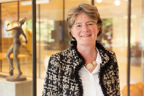 Bestuursvoorzitter Nienke Meijer verlaat Fontys. Na tien jaar acht ze de tijd rijp om iets anders te gaan doen. <a href="/fontys/">Fontys</a> <a href="/hbo/">HBO</a> #studenten  bron.fontys.nl/bestuursvoorzi…